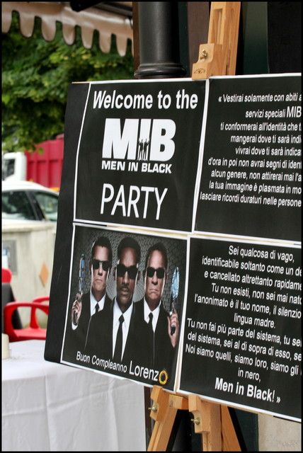 Men in Black Party | CatchMyParty.com Men In Black Theme Party, Men Party Ideas, Black Themed Party, Black Birthday Party Ideas, Themed Party Outfits, Movie Party Decorations, Black Birthday Party, 40th Bday Ideas, Black Party Decorations