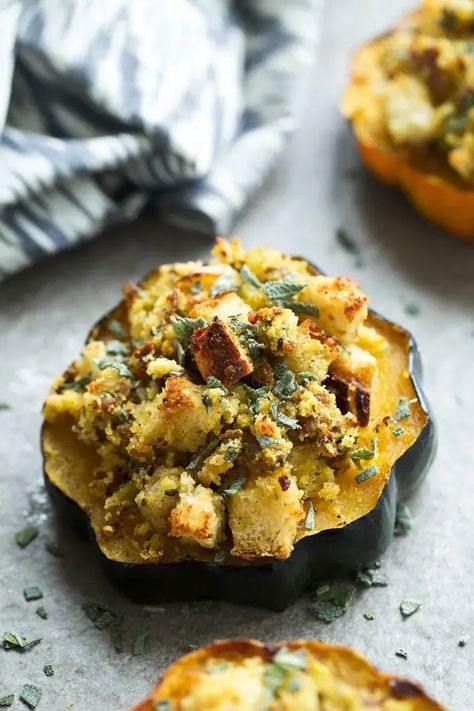 Acorn Squash Stuffing, Squash Stuffing, Apple Stuffing, Bread Stuffing, Stuffed Acorn Squash, Acorn Squash Recipes, Winter Meals, Hot Sausage, Cornbread Dressing