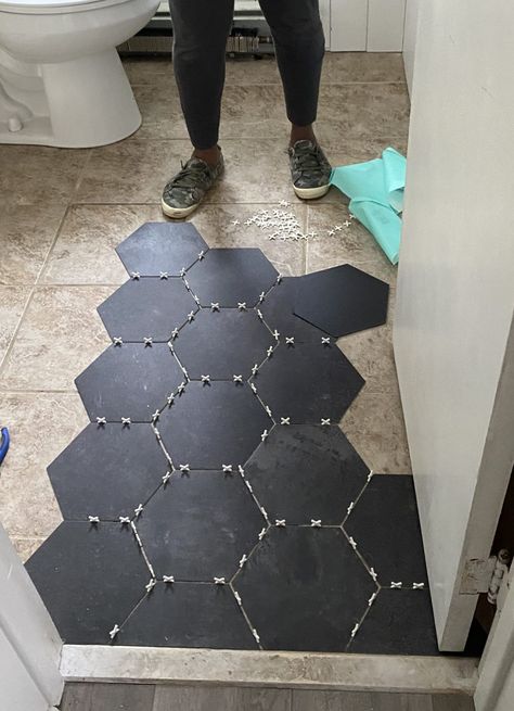 Vinyl Tile Bathroom, Bathroom Floors Diy, Peel And Stick Floor, Southern House, Astuces Diy, Bathroom Update, Diy Flooring, Vinyl Tile, Updating House