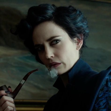 Ms Peregrine, Miss Peregrine's Peculiar Children, Walburga Black, Kids Tumblr, Peregrine's Home For Peculiars, Miss Peregrines Home For Peculiar, Miss Peregrine, Peculiar Children, Tim Burton Films