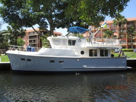 Trawler Yachts For Sale, Hatteras Yachts, Great Loop, Split Door, Trawlers For Sale, Liveaboard Boats, Side Deck, Yacht Broker, Classic Boats