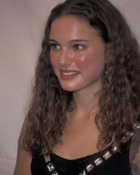 Natalie Portman Curly Hair, Black Swan 2010, Devon Aoki, Make Up Inspo, Brooke Shields, Oscar Winners, Natalie Portman, Black Swan, Face Claims