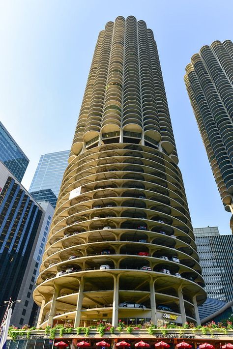 30 Photos That Show the Most Beautiful Architecture in Chicago Home Insurance Building, 1920s Architecture, Chicago Riverwalk, Modern Skyscrapers, Famous Bridges, Visit Chicago, Architecture Landmark, Historical Buildings, Chicago Travel