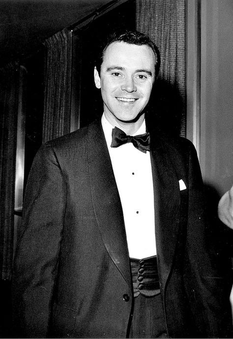 Jack Lemmon, 1950s Jack Lemon, Vintage Actors, Tony Randall, Good Comedy Movies, Best Actor Oscar, Jack Lemmon, Sock Hop, Hollywood Style, Hollywood Actors