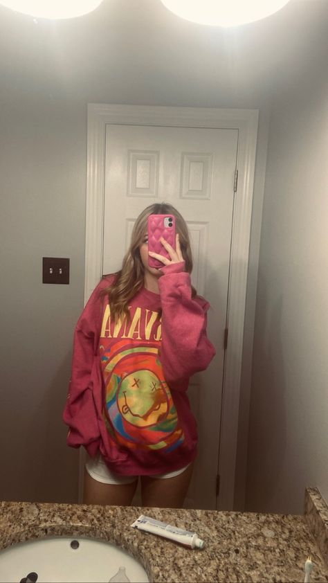 Nirvana Sweatshirt Outfit, Pink Nirvana Sweatshirt, Pink Nirvana, Nirvana Sweatshirt, Sweatshirt Outfit, Nirvana, Sweater Outfits, Outfit Ideas, Casual Outfits