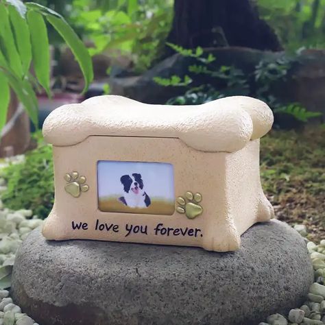 Pet Gravestone, Pet Memorial Picture Frame, Pet Caskets, Pet Urns Dogs, Pet Cremation Urns, Memorial Ideas, Dog Urns, Cat Urns, Pet Stroller