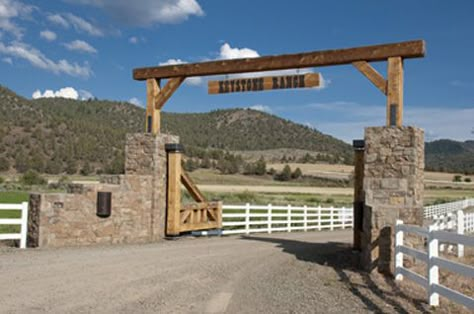 Rustic ranch gate idea :) rly rly love this, maybe down in our field since the driveway is less than 1/4 mile Ranch Entry Gates, Ranch Entryway, Ranch Entrance Ideas, Ranch Entrance, Farm Gates, Ranch Gates, Farm Entrance, Gate Entrance, Wooden Gate