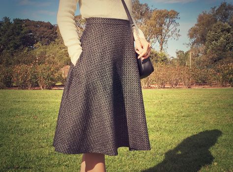 Wool blend Simplicity 1606 circle skirt Wool Skirt Pattern, Quarter Circle Skirt, Vintage Skirt Pattern, Flared Skirt Pattern, Walking Skirt, Skirt Pattern Free, Stitch Sewing, Diy Wool, Skirt Tutorial