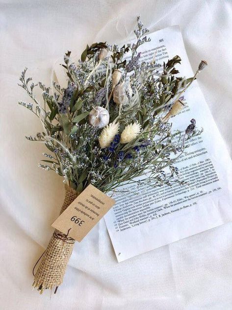 Bouquet Champetre, Winter Wedding Favors, Boho Wedding Flowers, Dried Bouquet, Flower Therapy, Beautiful Bouquet Of Flowers, Dried Flower Bouquet, Dried Flower Arrangements, Little Flowers