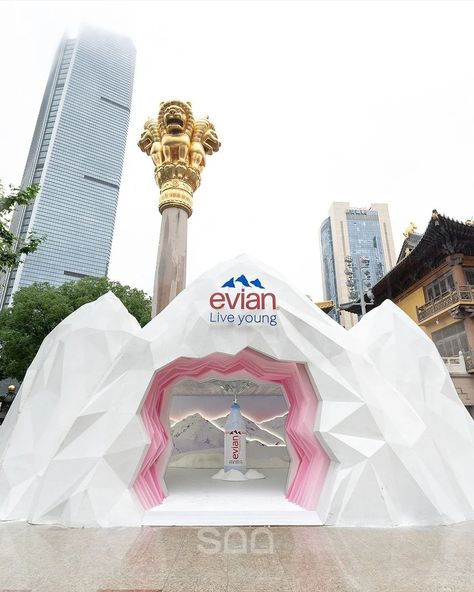 Evian 'Live Young' Mountain Of Youth Pop-Up Installation, Shanghai China. Evian Water, Plinko Game, Interactive Events, Experiential Design, Natural Mineral Water, Water Branding, Colorful Mountains, Event Design Inspiration, Pop Up Event