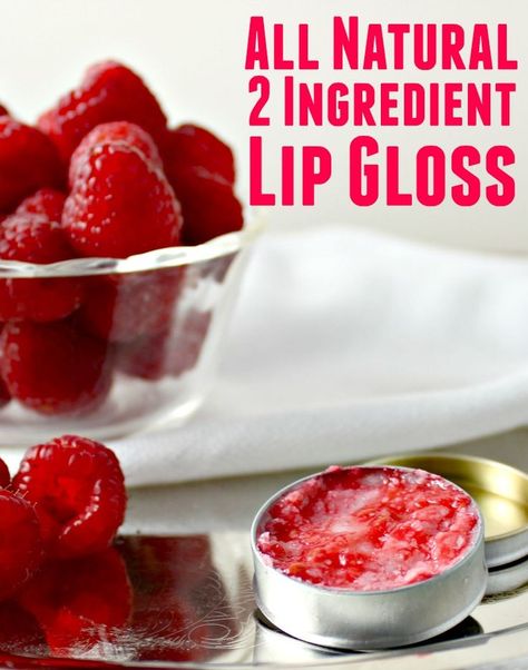 How to Make a Simple Natural Two Ingredient Lip Gloss - The Socialite's Closet Garlic Monkey Bread Recipe, Diy Hot Chocolate Mix, Gloss Diy, Mint Sugar Scrub, Hot Chocolate Mix Recipe, Diy Eye Cream, Diy Hot Chocolate, Lip Gloss Containers, Natural Lip Gloss