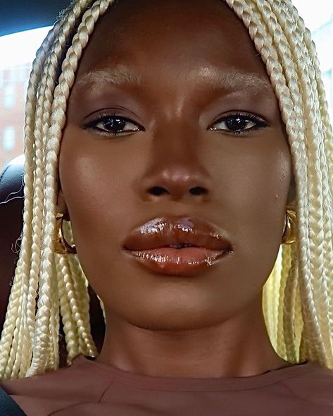 Brown Eyebrows Blonde Hair, Dark Skin Blonde Hair, Bleached Eyebrows, Blonde Eyebrows, Brown Eyebrows, Makeup For Black Skin, Colorful Eye Makeup, Creative Makeup Looks, Bleach Blonde