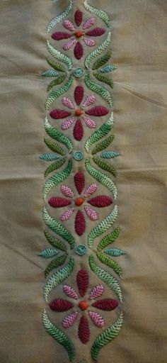 Hand Embroidery Patterns Flowers, Floral Embroidery Patterns, Hand Embroidery Videos, Diy Embroidery Patterns, Embroidery Hand, Border Embroidery Designs, Hand Embroidery Tutorial, Handmade Embroidery Designs, Embroidery Stitches Tutorial