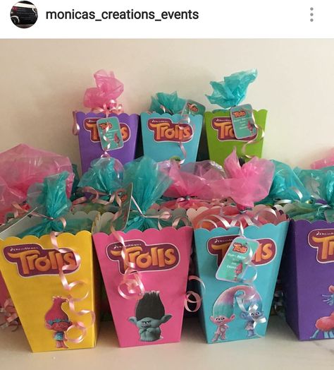 Trolls Candy Bags, Trolls Goodie Bag Ideas, Trolls Dessert Table, Troll Themed Birthday Party, Trolls Birthday Party Ideas Boys, Trolls Band Together Party, Trolls Pinata, Trolls Centerpieces Ideas, Trolls Party Decorations