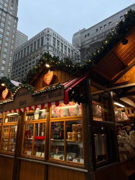 Chicago Aesthetic Christmas, Nyc Christmas Market, Chriskindlemart Chicago, Chicago Christmas Market, Christkindle Market Chicago, Winter In Chicago Aesthetic, Christmas In Chicago Aesthetic, Christmas In The City Aesthetic, Christmas Cafe Aesthetic