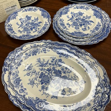 Crown Ducal “Bristol” blue scalloped edge china place setting for 8 people plus extras $3300 #crownducalbristol #finechina Antique Crown, Crown Ducal, China Set, Blue And White China, China Sets, April 25, Place Setting, Scalloped Edge, Place Settings