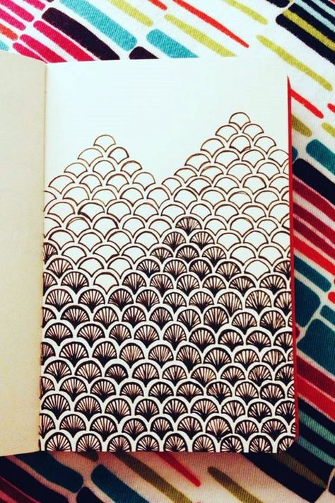 Absolutely Beautiful Zentangle patterns For Many Use (19) Moleskine Sketchbook, Doodle Inspiration, Tangle Patterns, Zentangle Drawings, Doodles Zentangles, Zentangle Art, Zentangle Patterns, Pen Art, Doodle Patterns