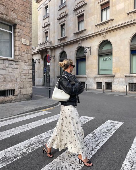 omw to find tapas & rosé 💃🏼🍷✨ fall fashion, trending outfits, pinterest aesthetic, barcelona, autumn style, parisian style, pinterest girl | Instagram Aesthetic Barcelona, Long Skirt Summer, Zara Skirt, Europe Outfits, Flower Skirt, Vacation Outfit, Long Skirts For Women, Pinterest Aesthetic, Half Skirt