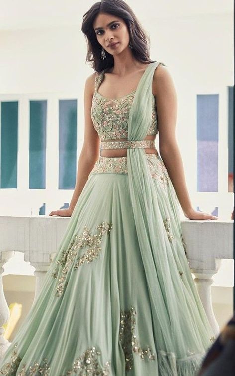 Want to know how to look your best this wedding season? All you need are these amazing trending lehengas. Keep reading to know more! Baju Kahwin, Lehenga Choli Designs, Indian Lehenga Choli, Indian Outfits Lehenga, Wedding Lehenga Designs, Traditional Indian Outfits, Indian Bridal Dress, Indian Gowns Dresses, Indian Lehenga