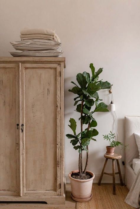 Are you a lover of wabi sabi interiors? Get Wabi Sabi bed room ideas. Wabi sabi decor is a popular minimal design trends that we adore. Click and I'll show you how to create a Wabi Sabi home with ease! Wabi Sabi Interior Design, Wabi Sabi Interior, Interior Vintage, Decor Quotes, Boho Theme, Household Decor, Front Room, Cheap Home Decor, Home Decorating