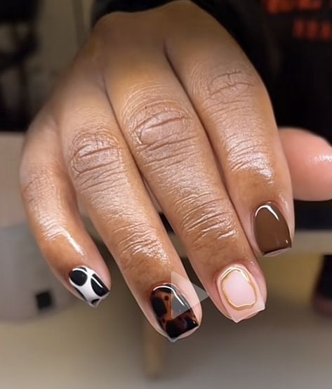 Natural Nail Color With Designs, Kim K Short Nails, Orange Nails Ideas Short, Fall Nails Black Women Short, Short Vacation Nails Black Women, Fall Square Nails Short, Short Nails On Dark Skin, Short Nail Ideas Black Women, Short Gel Manicure Ideas