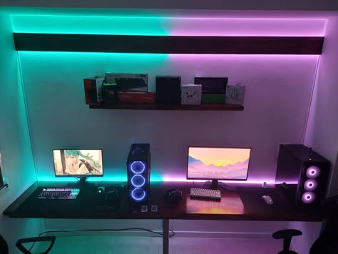 Set up gamer en pareja Matching Pc Setups Couple, Couple Pc Gaming Setup, Couple Gamer Room, Couple Gaming Room Setup, Opposites Game, Set Up Gamer, Games Room Inspiration, Gamer Couple, Setup Gamer