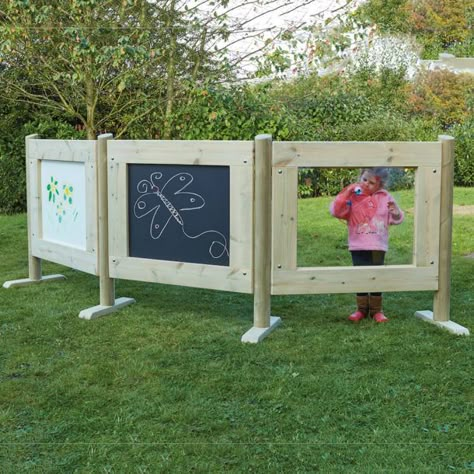 Outdoor Art Easel, Preschool Playground, Outdoor Learning Spaces, Outdoor Play Spaces, Backyard Kids Play Area, Outdoor Play Areas, Diy Playground, Outside Play, Sensory Garden