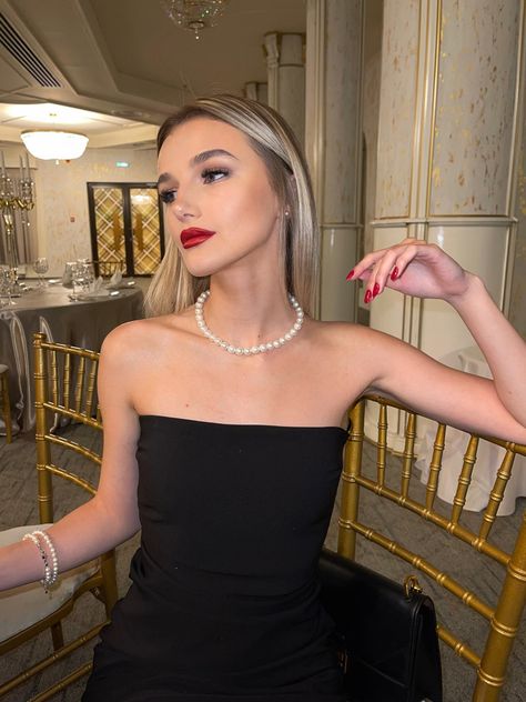 Black And Pearls Outfit Classy, Pearl Necklace With Black Dress, Black Prom Dress With Pearls, Pearl Necklace Black Dress, Black Dress And Pearls Outfit Classy, Black Dress Pearl Necklace Outfit, Black Dress With Pearl Accessories, Pearls With Black Dress, Black Dress With Pearls Classy