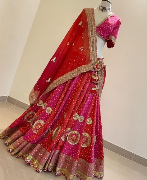 Bandhini Lehenga Choli, Red Bandhani Lehenga, Lehenga Designs Latest, Bandhani Lehenga, Rajasthani Dress, Designer Bridal Lehenga Choli, Rajputi Dress, Lehenga Saree Design, Latest Bridal Lehenga