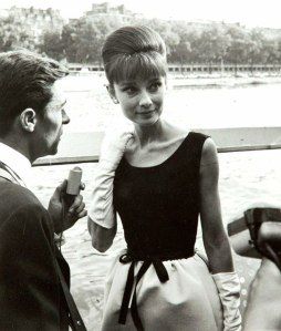 Audrey Hepburn Paris, Audrey Hepburn Givenchy, Paris When It Sizzles, Audrey Hepburn Style, Jayne Mansfield, Bettie Page, British Actresses, Brigitte Bardot, Mode Vintage