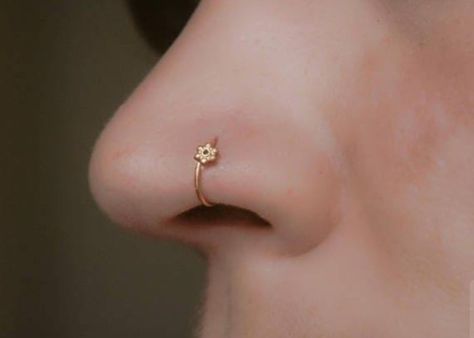 Noserings Indian Gold, Simple Nath Nose Ring, Nosepins Indian Gold, Indian Nose Ring Stud, Gold Nose Ring Design, Nosepin Design, Nose Ring Stud Gold, Nose Pin Gold, Gold Nose Ring Indian