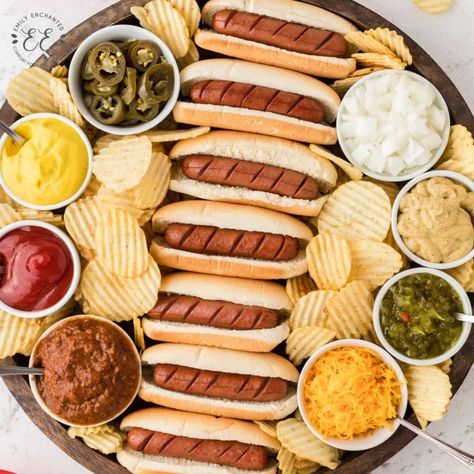 Hot Dog Party Food, Food Board Ideas, Fried Hot Dogs, Hot Dog Party, Backyard Graduation Party, Hot Dog Bar, Food Platter, Summer Cookout, Charcuterie Inspiration