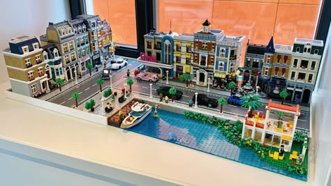 The town | Legorijk | Flickr Small Lego City, Lego Town Ideas, Lego City Display, Lego City Layout, Lego Beach, Lego Display Ideas, Lego Street, Lego Play, Lego Modular Buildings