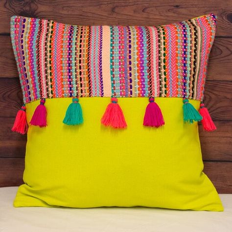 Colorful Cushions, Cushion Ideas, Colette Patterns, Pillows Decorative Diy, Cushion Embroidery, Sewing Cushions, Pom Pom Pillows, Cute Diy Room Decor, Diy Gift Set