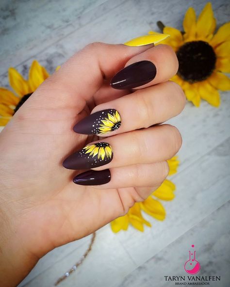 Sunflower Themed Nails, Black Sunflower Nails, Sunflower Nail Designs, Sunflower Nail, Sunflower Nail Art, Yellow Nail Art, Yellow Nails Design, Summer Sunflower, Watermelon Nails