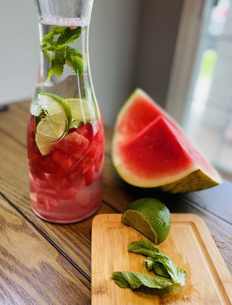 Lime Infused Water, Mint Infused Water, Perfume Inspiration, Watermelon Festival, Lime Water, Not Drinking Enough Water, Watermelon Mint, Mint Sauce, Water Boat