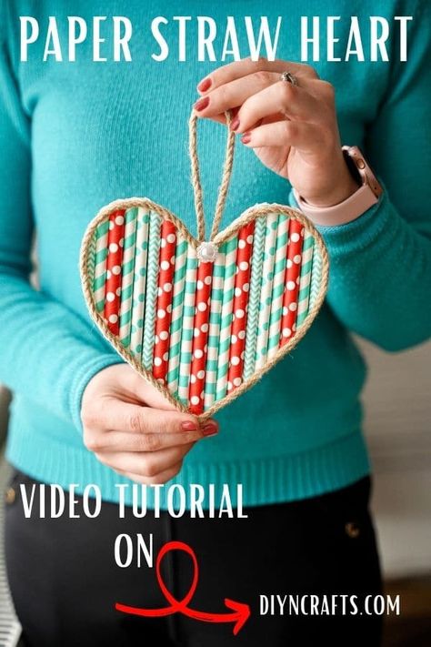 Follow this easy tutorial for making a cute DIY paper straw heart decor wall hanging in a matter of minutes! A great Valentine's Day decoration! This is a great repurposed straw decoration that is fast, easy, and a perfect kids Valentine's Day craft! Straw Heart, Paper Straws Crafts, Valentine Paper Crafts, Straw Valentine, Snowflake Wall, Diy Straw, Straw Crafts, Paper Flower Garlands, Straw Decorations