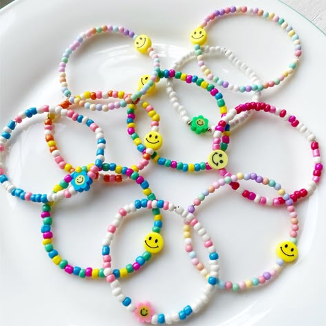 Friend ship Smiley Face Y2K Pastel Beaded stretch Bracelet . Thank you very much for visiting PastelGems Smile Beads Bracelets, Pastel Bracelets, Smiley Bracelet, Pulseras Kandi, Bracelet Business, Pastel Bracelet, Small Bead Bracelet, Friend Ship, Smiley Happy