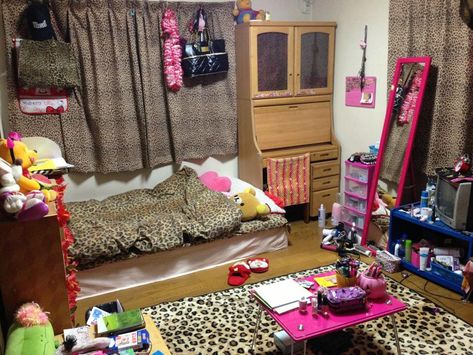 2000s Room, Deco Tv, Scene Room, Girly Room, Cute Room Ideas, Pretty Room, Dreamy Room, Dream Room Inspiration, Room Makeover Inspiration