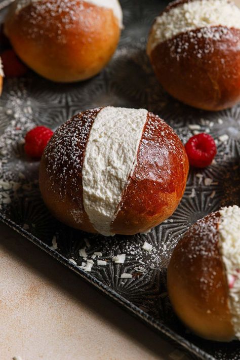 Maritozzo is an Italian cream and fruit filled buns. These soft and tender buns are infused with olive oil and citrus zest are easy to make. #Maritozzo #Maritozzorecipe #Maritozzi Maritozzirecipe #italinbuns #italiancreambuns #italiandessert #italianfood #dessert #italianpastry #pastry Maritozzo Recipe, Maritozzi Recipe, Filled Buns, Cream Buns, Cream Bun, Cake Donuts Recipe, Italian Cream, Catering Desserts, Buns Recipe