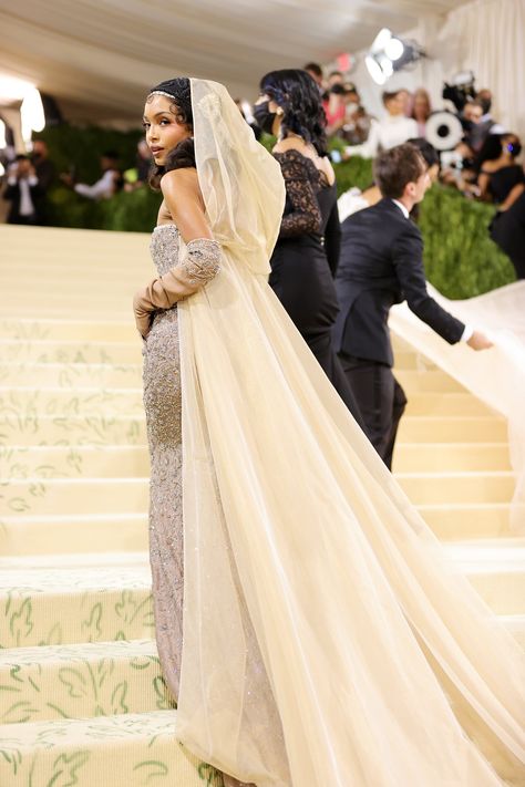 Yara Shahidi Exudes Elegance in a Met Gala Look Inspired by Josephine Baker Yara Shahidi Met Gala, 2020s Fashion, 1920s Looks, Met Gala Outfits, Yara Shahidi, Josephine Baker, Dior Dress, Popsugar Fashion, Floor Length Dresses