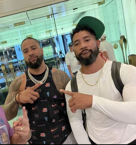 Jey Uso And His Wife, Uso Brothers, Wwe Bloodline, Jimmy And Jey Uso, Joshua Fatu, Usos Wwe, Wrestling Memes, Jimmy Uso, Roman Reigns Family