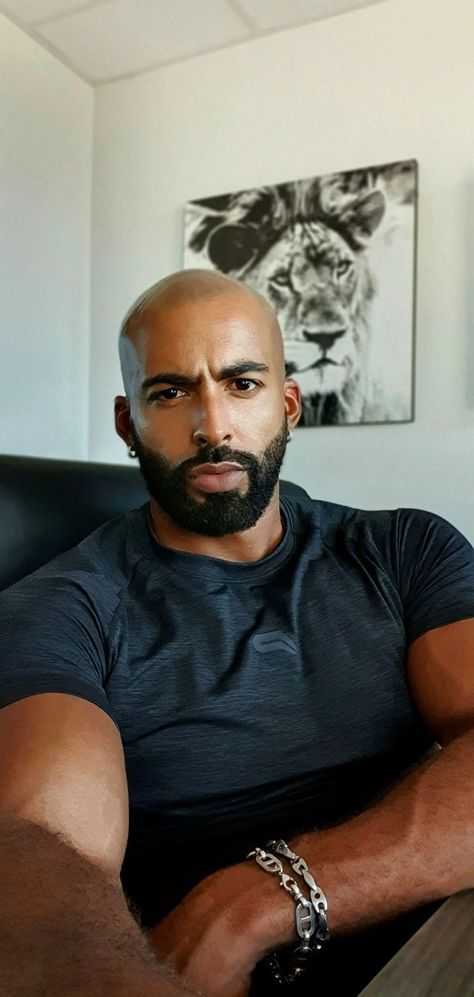 White Guy With Beard, Handsome Bald Men With Beards, Bald Men Style Fashion, Handsome Bald Men, Bald Black Men, Bald Aesthetic, Black Men Hair Colour, Beard Styles For Bald Men, Partner Goals