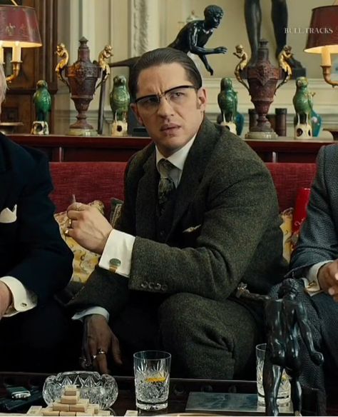 Tom Hardy Legend Movie on Kray Twins London Gangsters ❤🥀 Ronnie Kray, Tom Hardy Legend, The Krays, Middle Child, Business Casual Men, Tom Hardy, Series Movies, On Set, Old Money