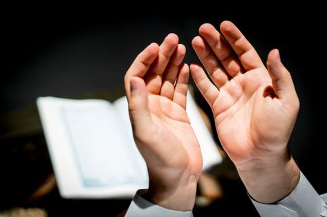 Muslim man hands holding rosary with quraan Premium Photo Controlling Wife, Dua For Success, Preparing For Ramadan, Dua In Urdu, Prayer Hands, Malayalam Quotes, Muslim Men, Male Hands, Ramadan Mubarak