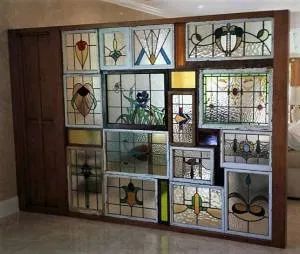 Partition Wall Room Dividers, Dividing Rooms Without Walls, Office In Home, Recycled Windows, Glass Shelves In Bathroom, Wall Stains, Glass Partition Wall, Working Office, Stained Glass Wall