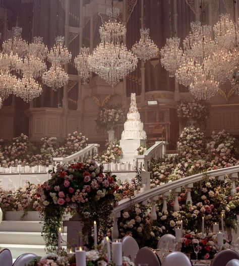 Royalty Wedding Theme, Glamorous Wedding Venue, Fairytale Wedding Decorations, Home Catering, Castle Wedding Venue, Lights Wedding Decor, Classic Wedding Decorations, Wedding Backdrop Design, Dream Wedding Decorations