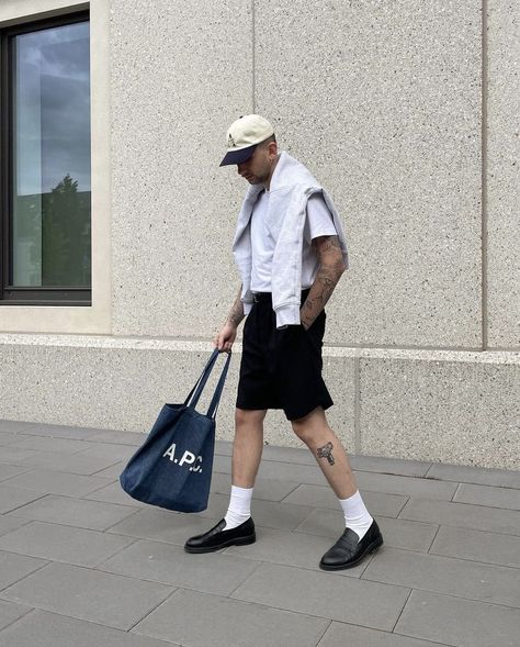 Loafers Outfit Summer, Nordic Outfit, Loafers Men Outfit, Mens Fashion Week Street Style, Mens Smart Casual Outfits, Loafers Outfit, Mens Shorts Outfits, Street Fashion Men Streetwear, Men Stylish Dress