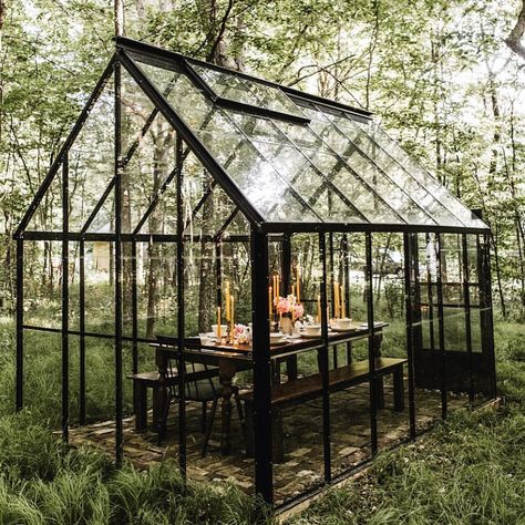 Forest dinner party in a glass house, anyone? Yes, please @foxmeetsbear Glass House Garden, Garden Patios, Backyard Designs, Backyard Greenhouse, Garden Greenhouse, Patio Designs, Garden Seating, Patio Ideas, Glass House