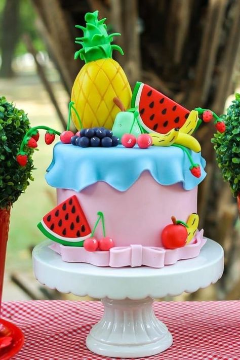 Twoty Fruity Theme, Fruit Theme Cake, Watermelon Cake Ideas, Amazing Cake Designs, Bolo Picnic, Themed Cake Ideas, Watermelon Cake Recipe, Watermelon Cakes, Tutti Frutti Birthday Party